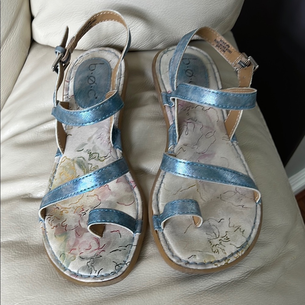b.o.c. Women's Metallic Blue Strappy Sandals
